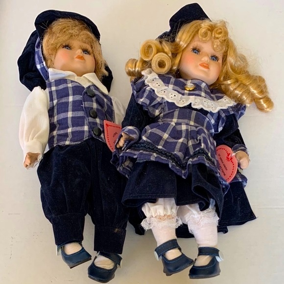 Collectible 2 porcelain dolls twins blond gril & boy dolls blue eyes twin cloths - Picture 2 of 4